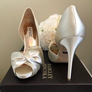 Badgley Mischka Ivory Open Toe Pumps